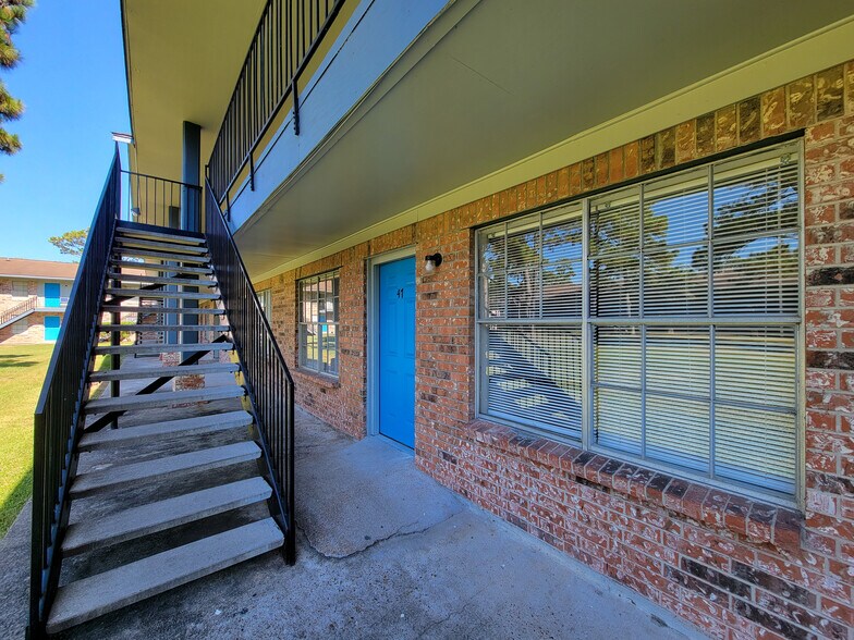 Courtyard Park Apartments 3206 Lobit Dr Dickinson TX 77539