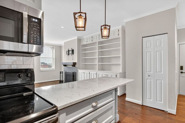 Building Photo - Available Now! Beautiful 1 Bedroom Off U S...