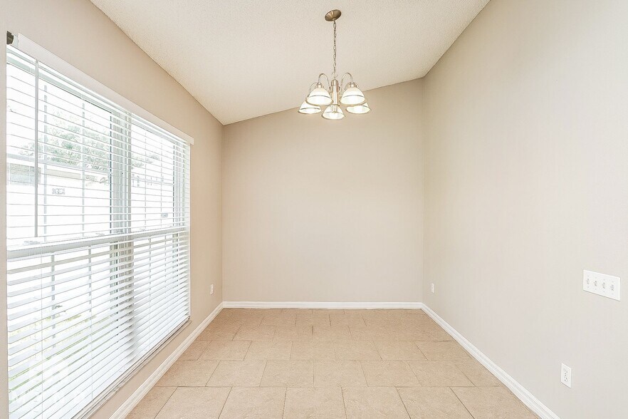 Building Photo - 10547 Cherry Oak Cir
