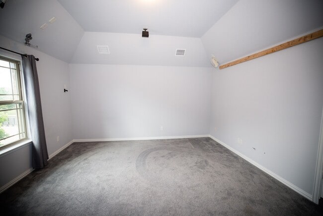 Building Photo - 13923 Hopewell Dr