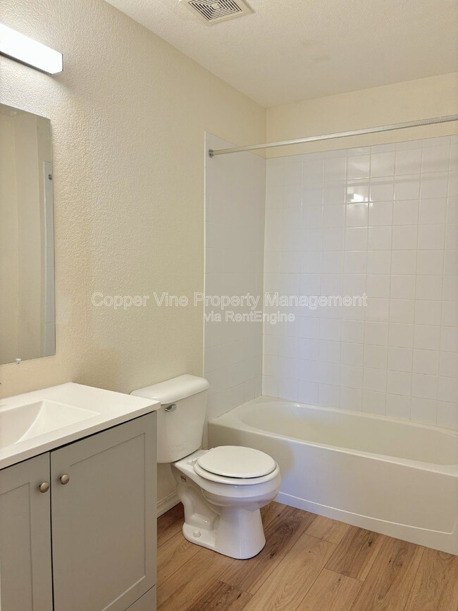 Building Photo - 930 Button Rock Dr