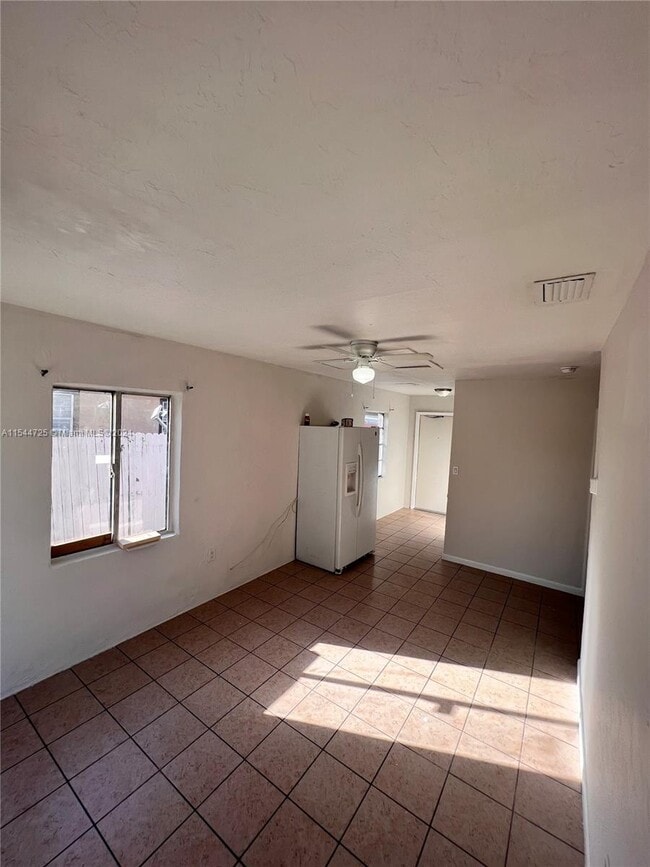 Building Photo - 3139 Lincoln Blvd