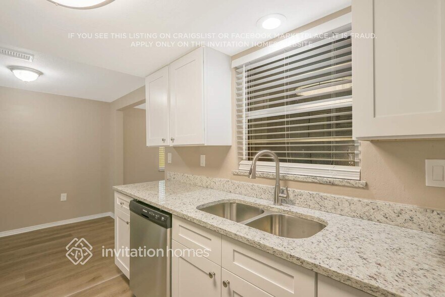 Building Photo - 5135 Kiwi Dr