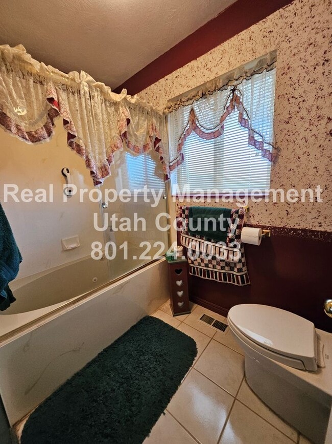 Building Photo - Elk Ridge Home with Unobstructed Valley Views