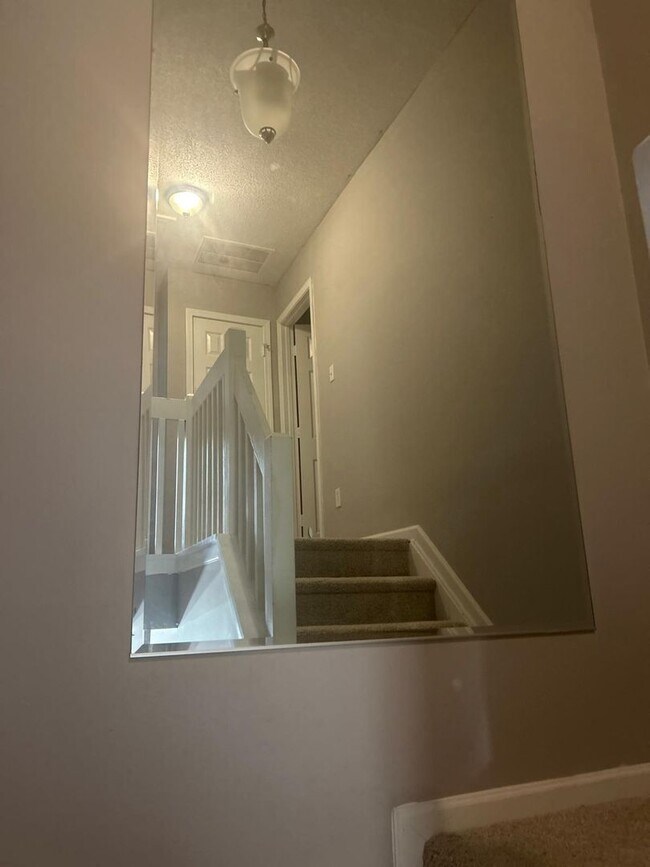 Building Photo - Desired Location for this 3 bedroom 2 bath...