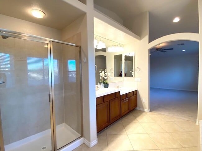Building Photo - Available on July 31, 2025 For Viewing. Su...