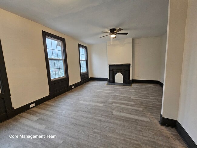Building Photo - Newly updates 3 bedroom 1 bath apartment f...