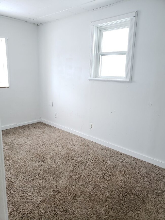 Building Photo - 5 bed 2 bath Single Family Home in Wausau