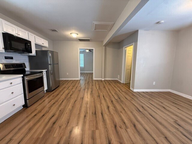 Building Photo - 1308 Genova St
