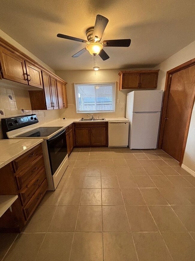 Building Photo - Ranch Style Home - 3 Bed 1 Bath  - MileStone Real Estate Services