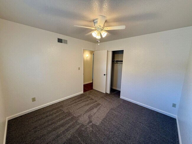 Building Photo - Single story home in established neighborhood!