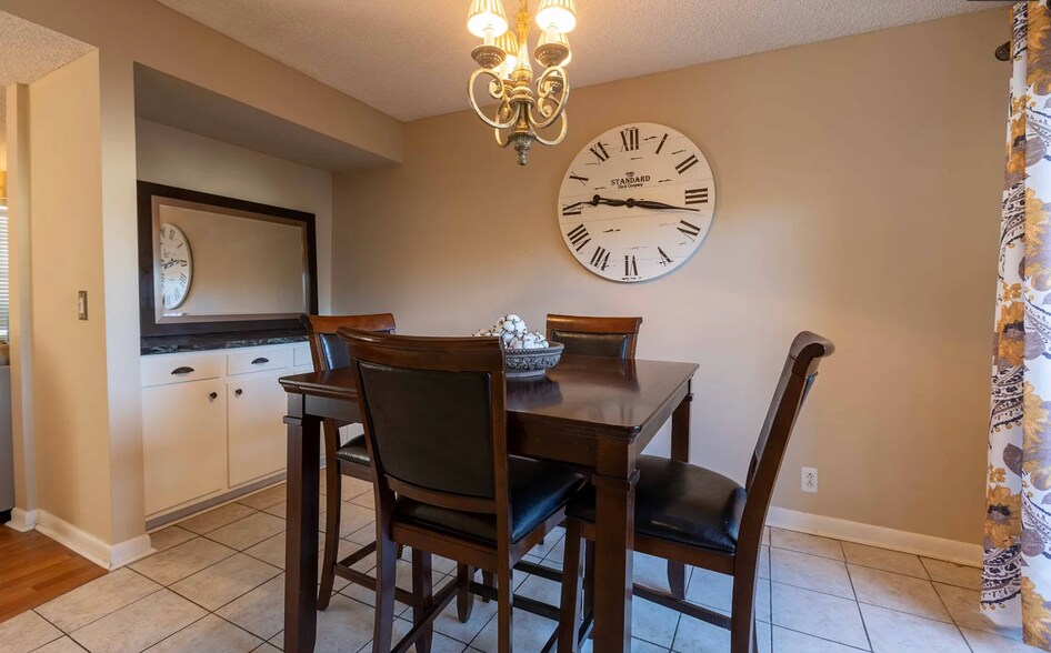 Building Photo - 5515 Country Dr