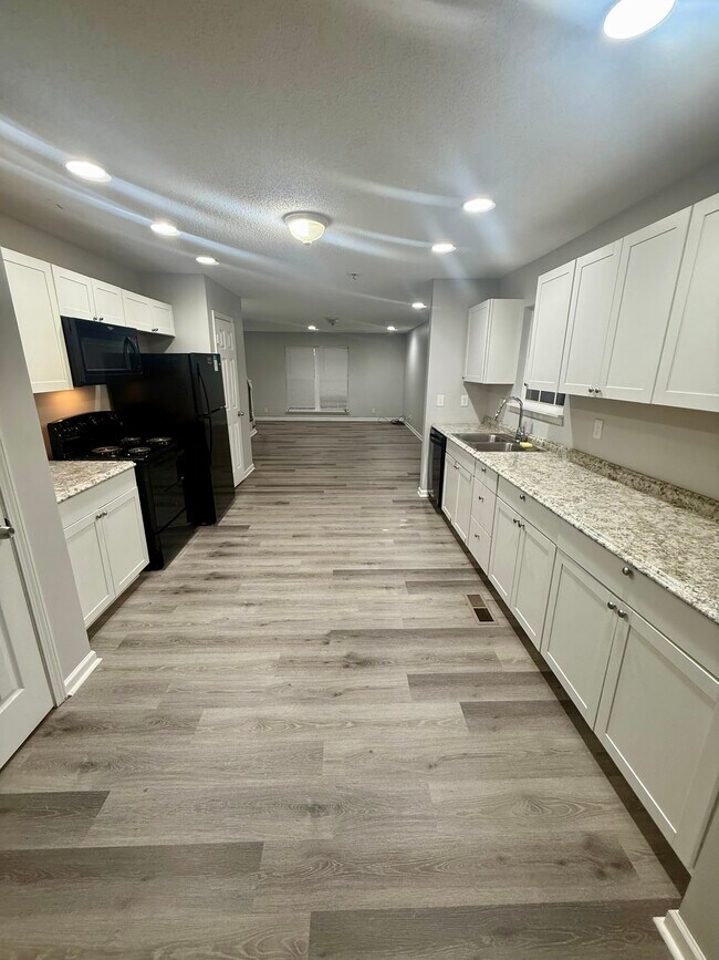 Building Photo - 3158 16th Ave