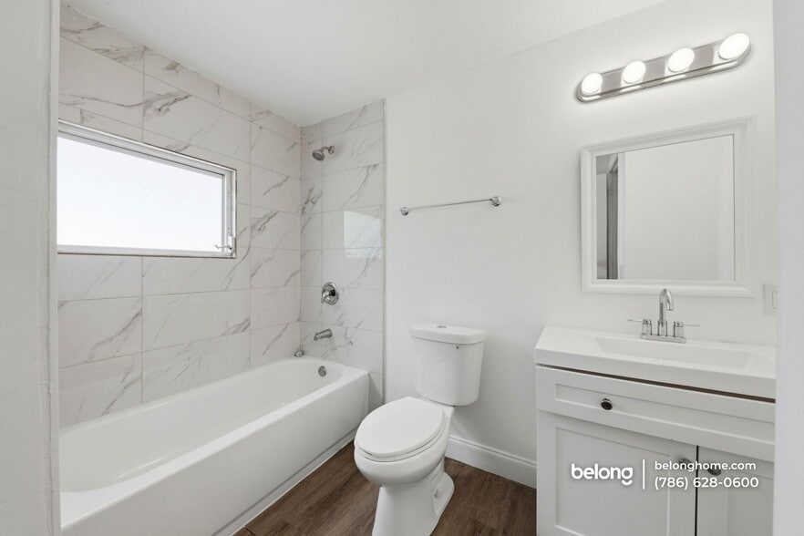 Building Photo - 170 W 23rd St