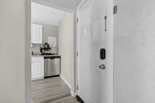 Building Photo - Cozy 1Bed/1Bath Rental in Lake Worth Beach