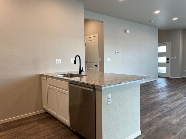 Building Photo - Stunning Townhome in Northridge Trails
