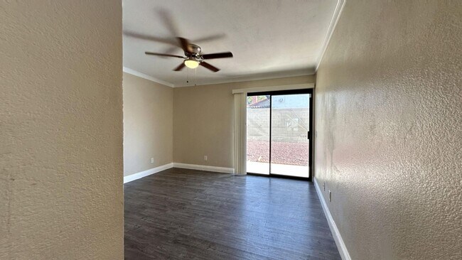 Building Photo - Custom Built 5 Bedroom 3 Bathroom Home in ...