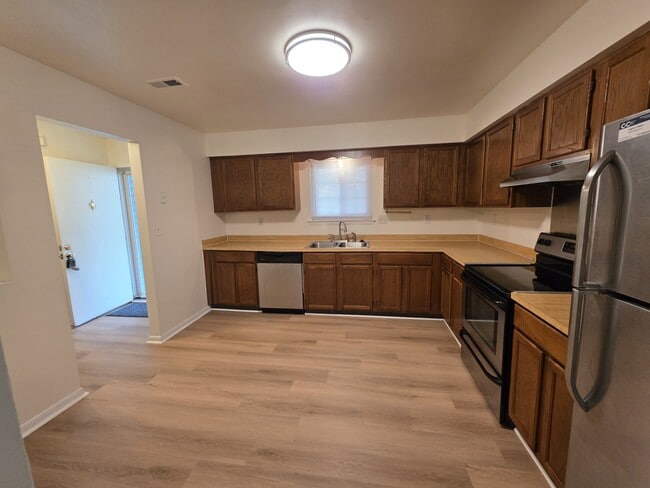 Building Photo - 4080 Sherman Oaks Ave