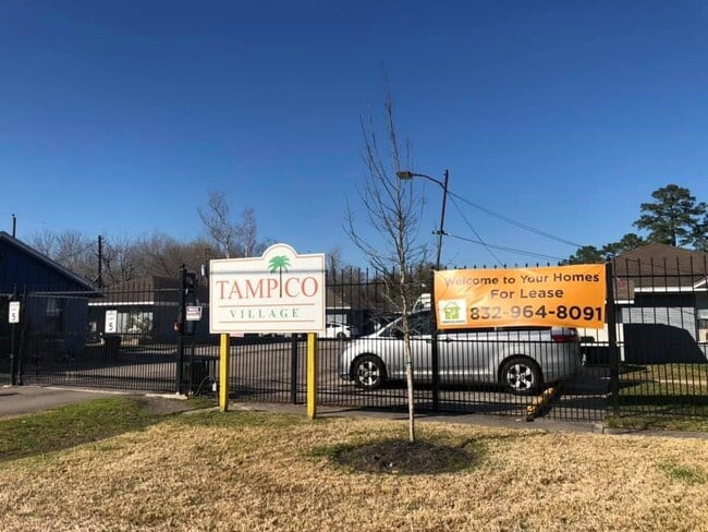 Building Photo - 4403 Tampico St