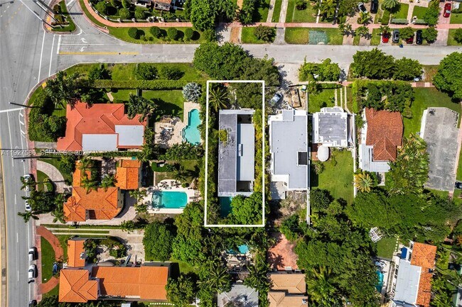 Building Photo - 335 W 46th St