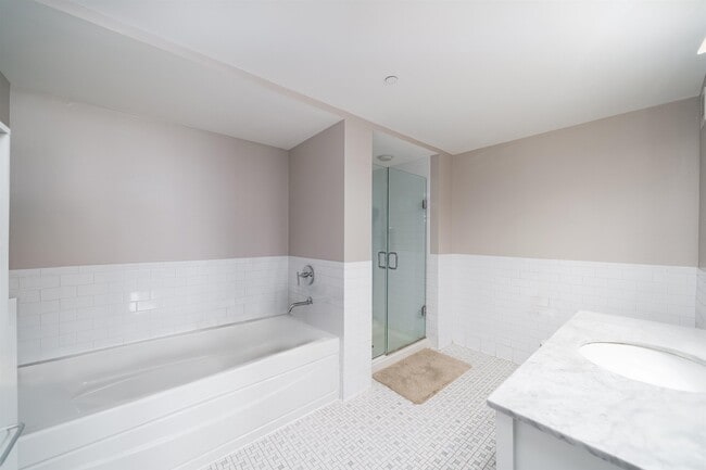 Building Photo - 700 Grove St