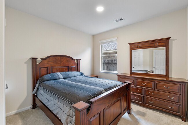 Building Photo - 16911 Savannah Park Dr