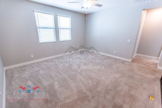 Building Photo - 15075 W McKinley St