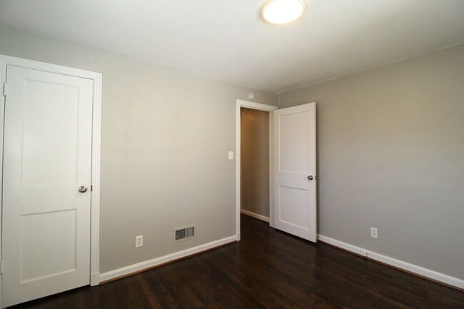 Building Photo - April FREE On This 2 Bedroom 2 Bath Duplex In The Waldo Area