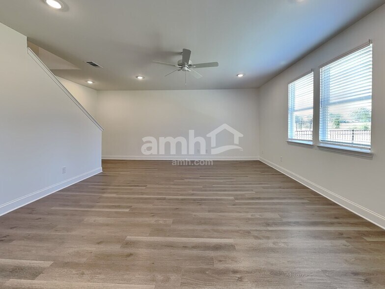 Building Photo - 522 Pointe Dr