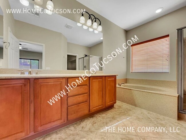 Building Photo - 1096 W Versilia Dr