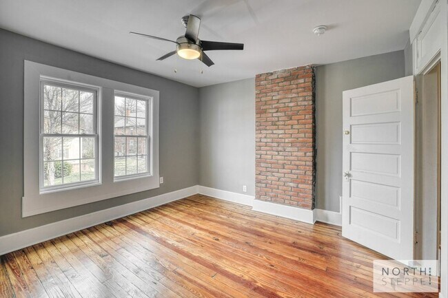Building Photo - 135 E Norwich Ave
