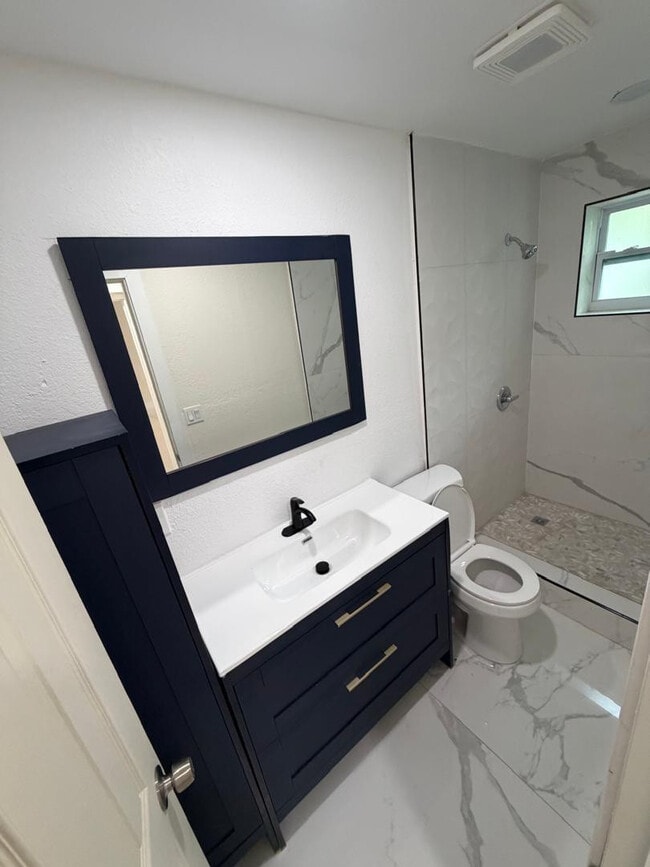 Building Photo - 6410 NW Miami Ct