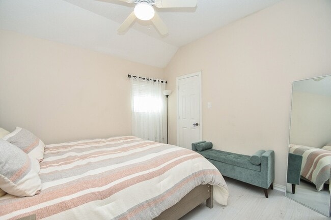 Building Photo - 7835 Stone Oak Ct