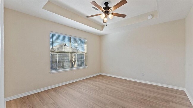 Building Photo - 829 S Liberty Dr