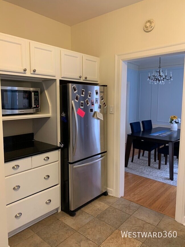 Building Photo - 507 W Aldine-2B