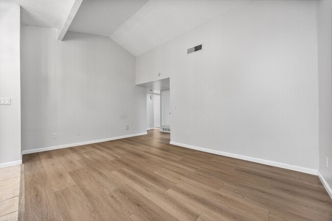 Building Photo - Beautiful 2-Bedroom Condo in Bakersfield, CA