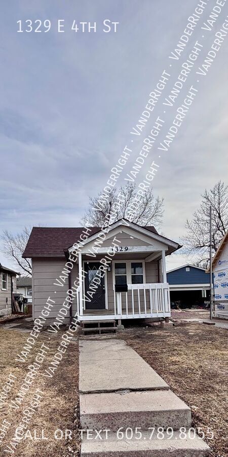 Building Photo - 1329 E 4th St