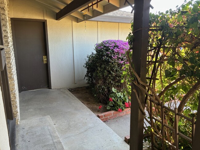 Building Photo - 3236 Rosemont Dr