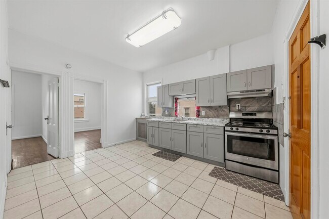 Building Photo - 1307 10th St