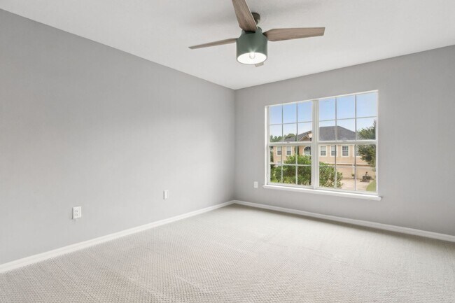Building Photo - Newly Renovated 4 Bedroom!
