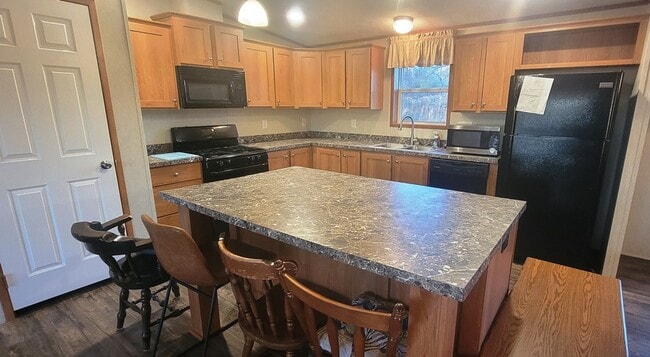 Building Photo - 290 Old Taylor Rd