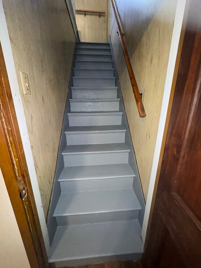 Building Photo - 420 W College St