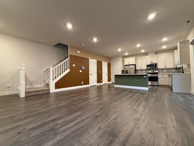 Building Photo - 18406 SW Buckhorn Dr