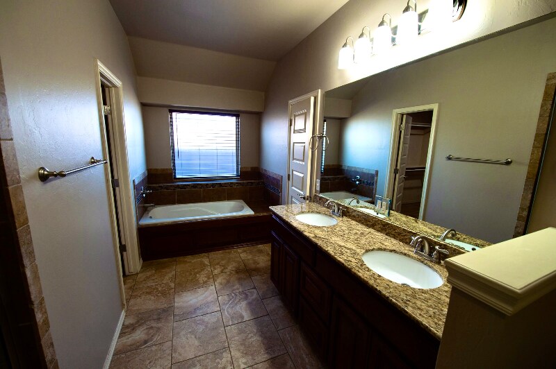 Building Photo - 1242 N Shannon Way