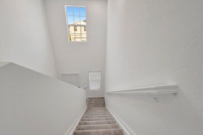 Building Photo - Luxurious Living: Spacious 5-Bedroom Home with Scenic Views in Port Saint Lucie!