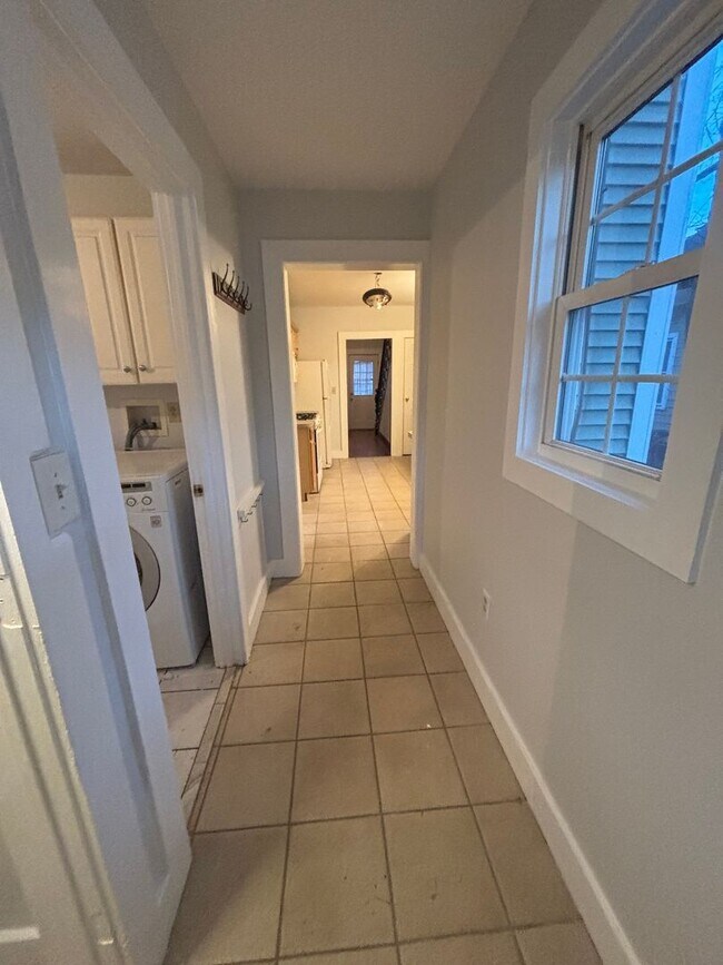 Building Photo - 318 Front St