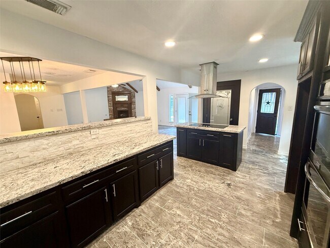 Building Photo - 727 Angelina Dr