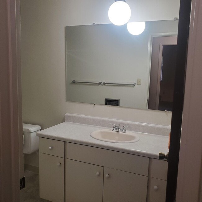 Building Photo - Location, Location! Easy Living in Walnut Creek near Heather Farms/John Muir