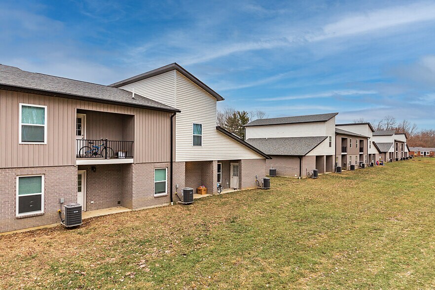 Building Photo - 702 Courtyard Ln