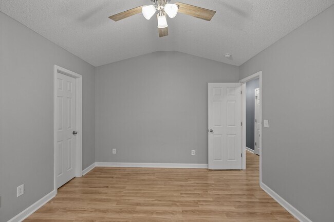 Building Photo - 202 Fairmount Way